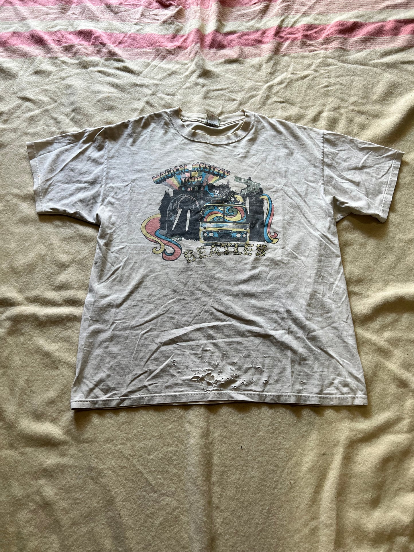00s Thrashed Beatles Magical Mystery Tour Shirt (XL)