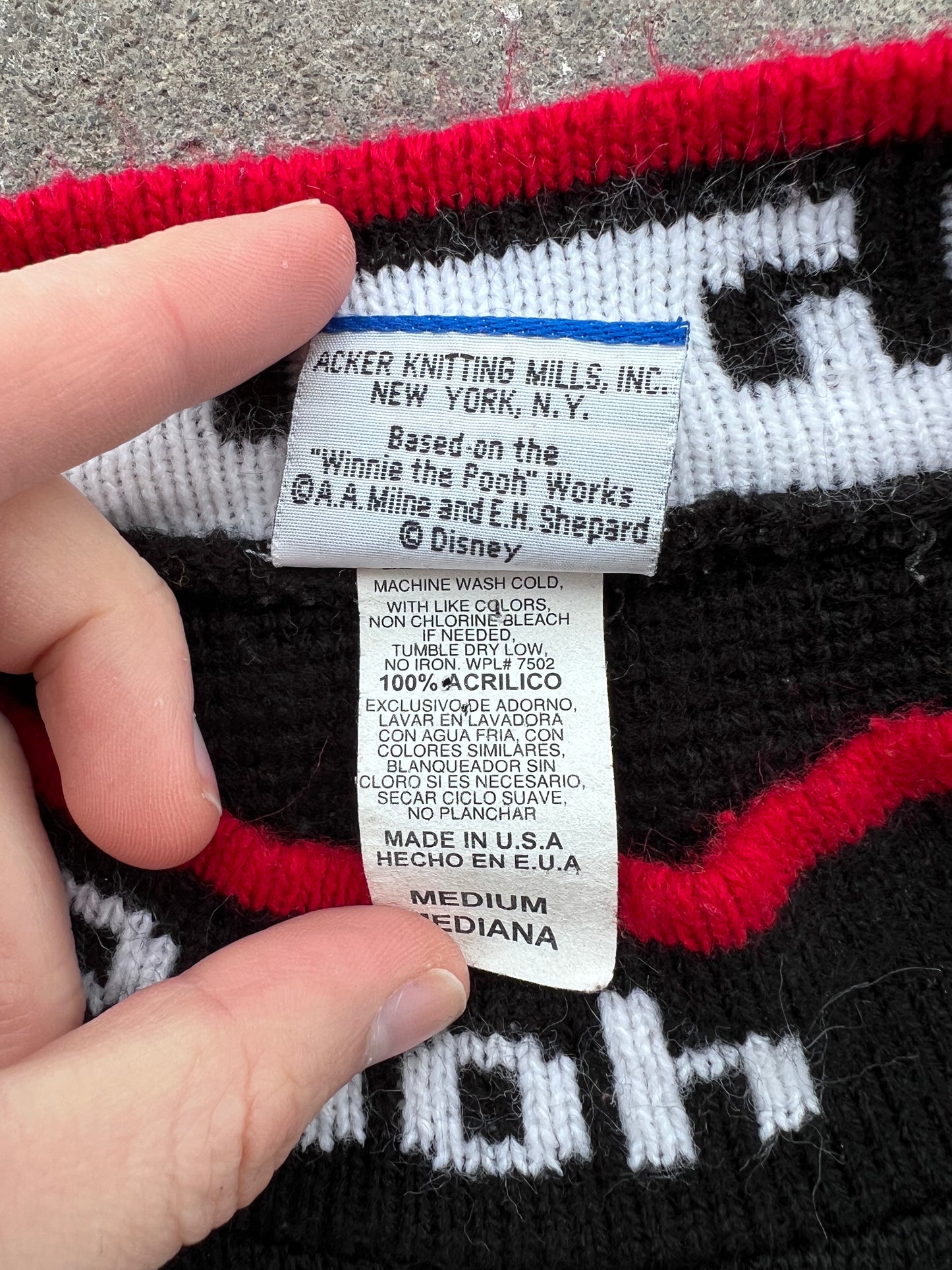 90s Winnie the Pooh Sweater ( M )