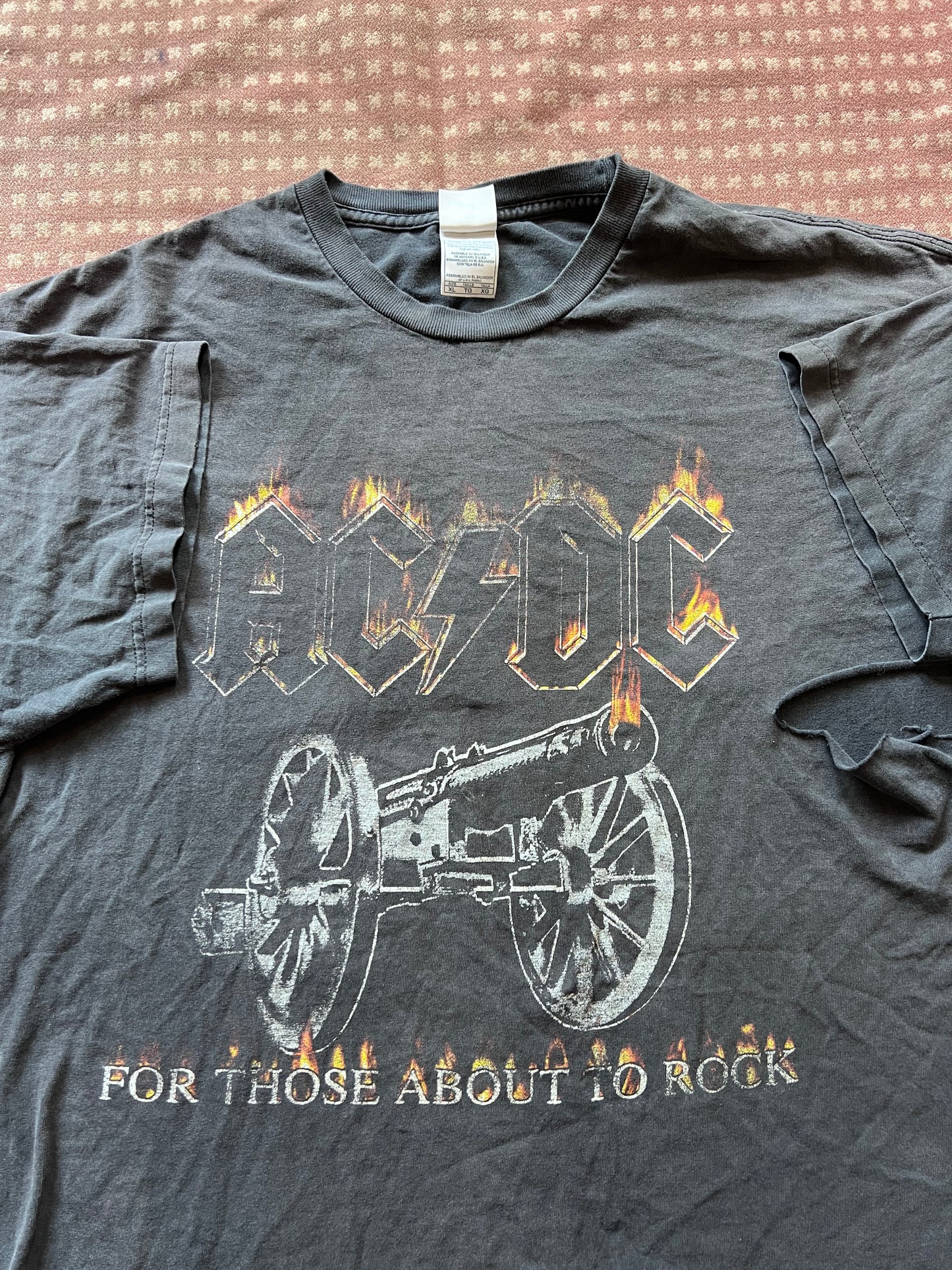 Thrashed 00s AC/DC For Those About to Rock Shirt (XL)