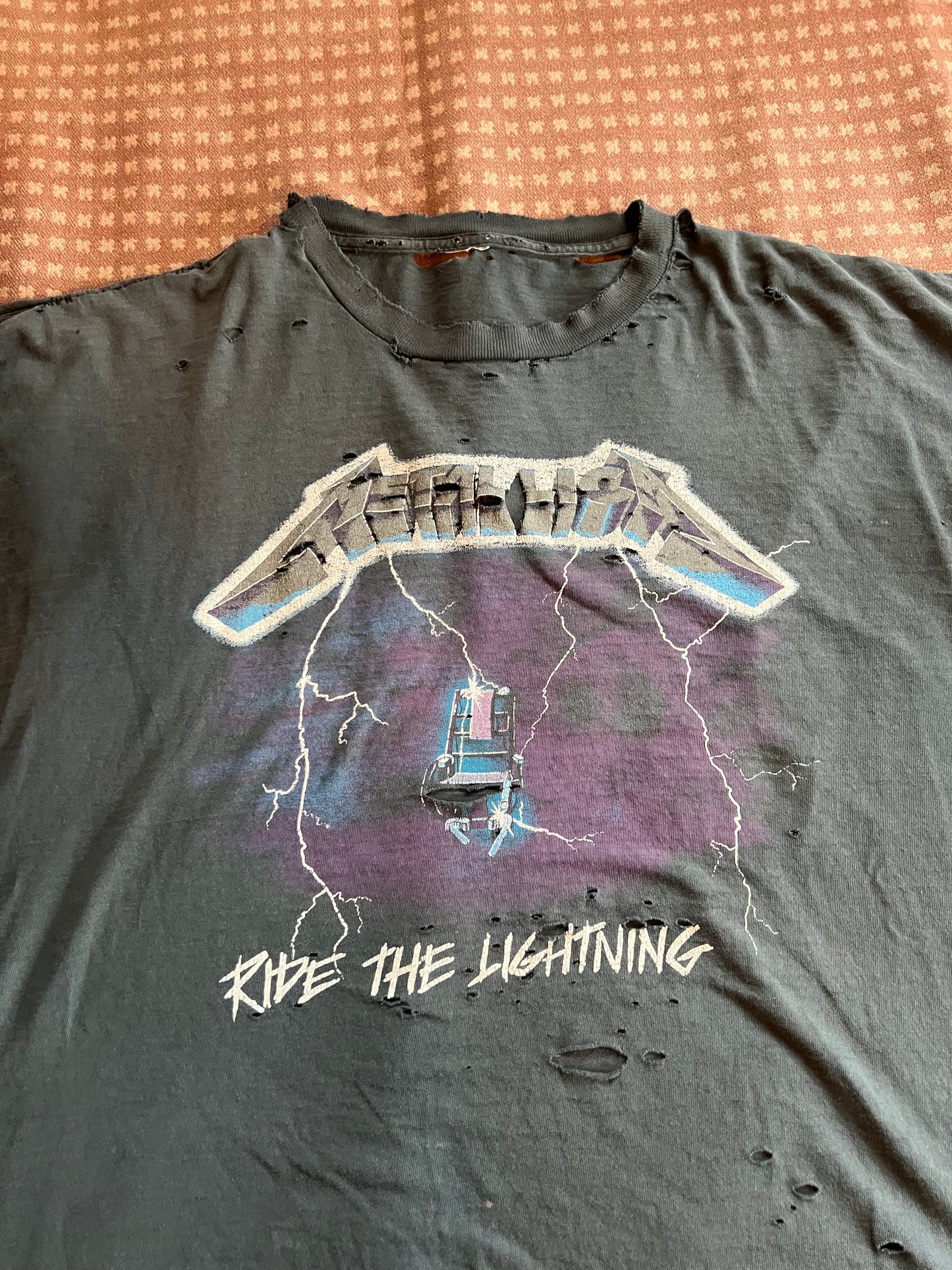 2000s Thrashed Metallica "Ride the Lighting" Shirt (XXL)